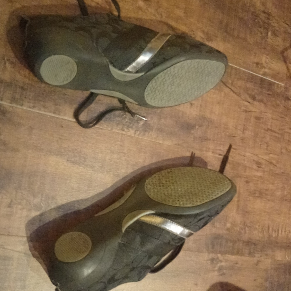 2 Pairs of Women's Coach Shoes-Sneakers and Flats - Picture 3 of 8